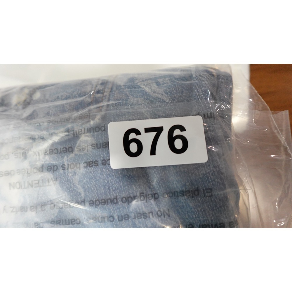 VTG Levi's Size 12 Jeans 550 Classic Relax Taper Distress Destroyed Ripped Blue - Picture 15 of 15